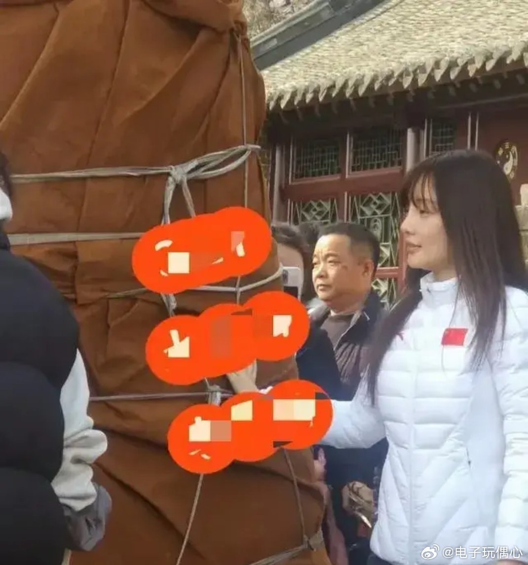 甜馨妈妈大孤山祈福，脸部憔悴，简直像变了一个人 