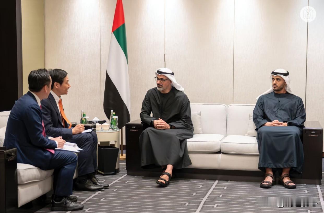 是近水楼台先得月还是实力使然？最近小米和雷军都很高光，郑丽文前脚刚走，西班牙首相