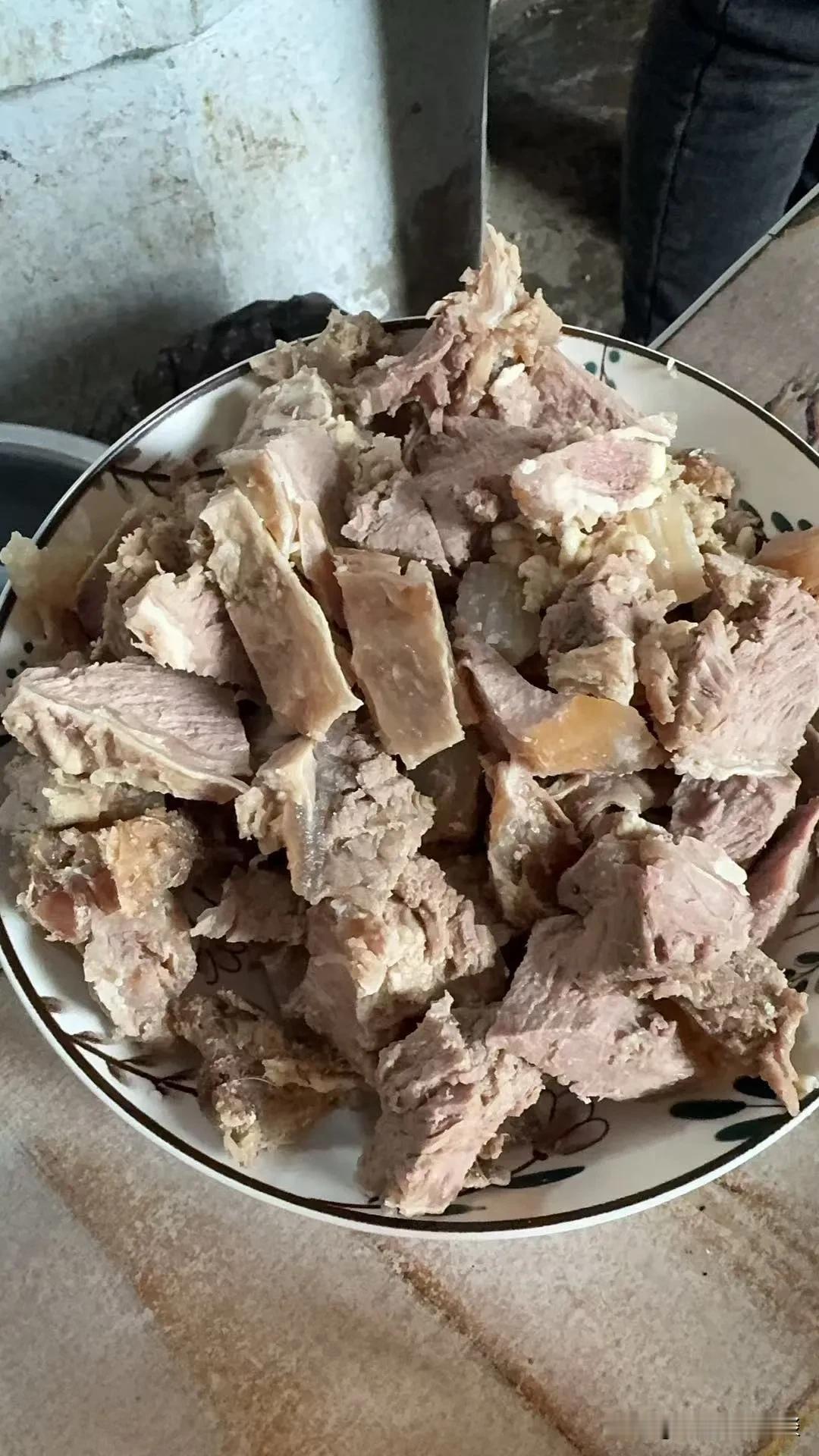 淮南黄牛肉

**淮南黄牛肉**

乡愁，是一种难以言说的情感，它如同一缕轻烟，