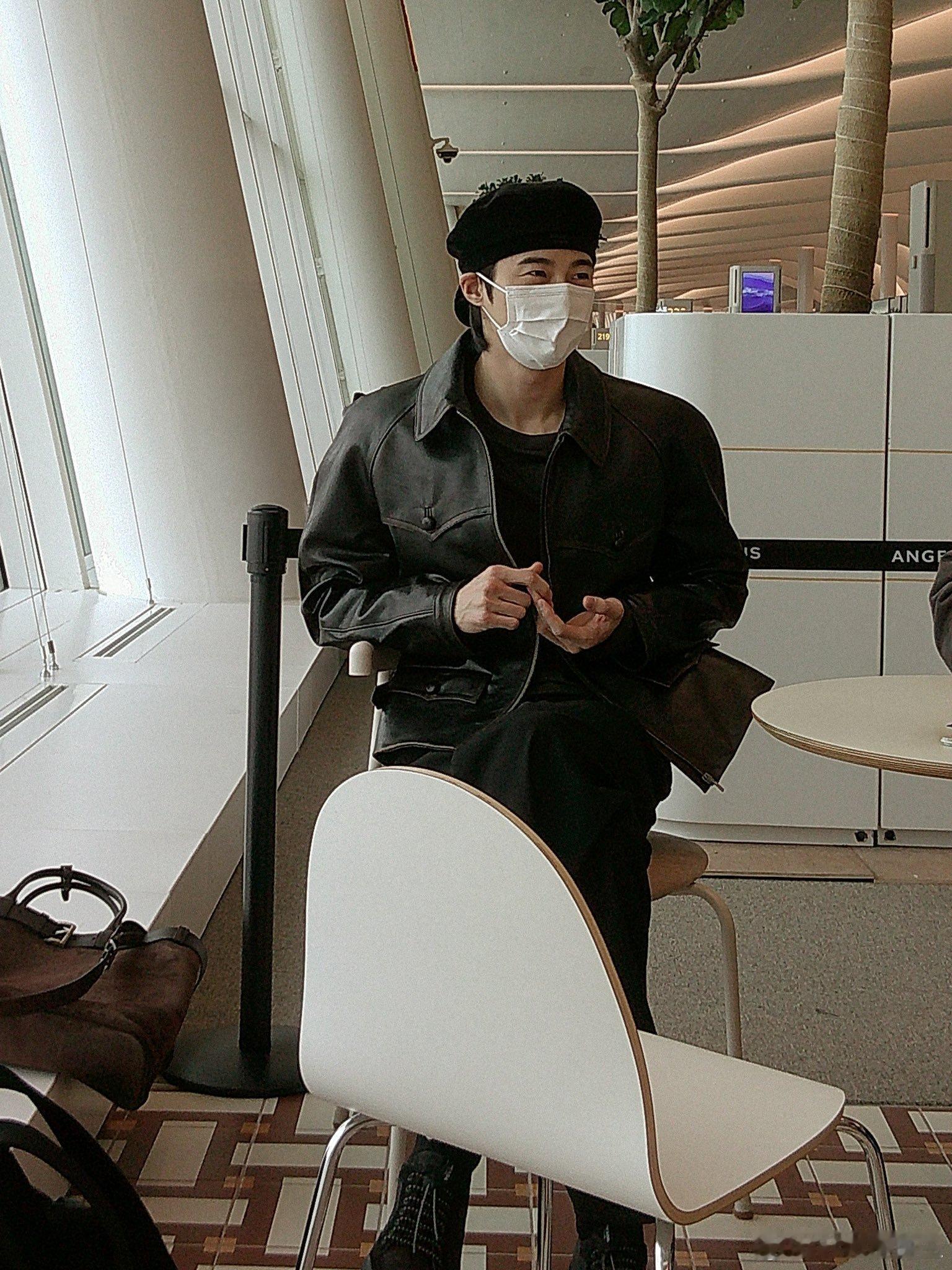 哦莫这是什么好东西边佑锡好帅～～～～～ 