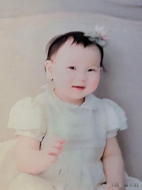 转眼小宝已经长大，
从出生到现在我是一步步看到了她的成长。

还是挺欣慰的，
虽