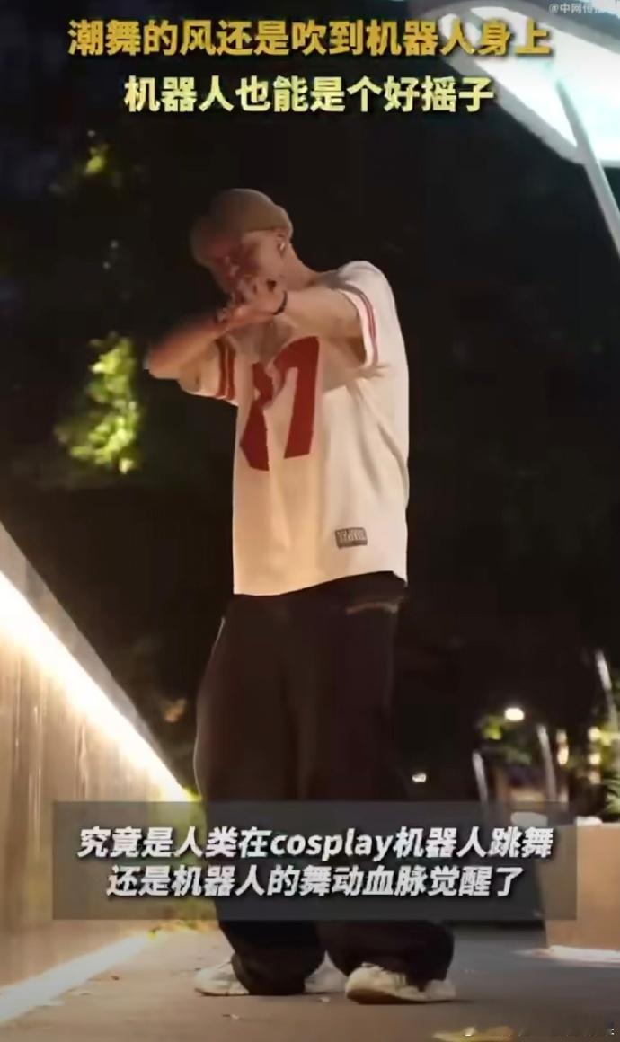 爱跳舞的人怎么可以E成这样 舞台上狂拽酷炫火力全开，下了场秒变社牛侃大山，爱跳舞