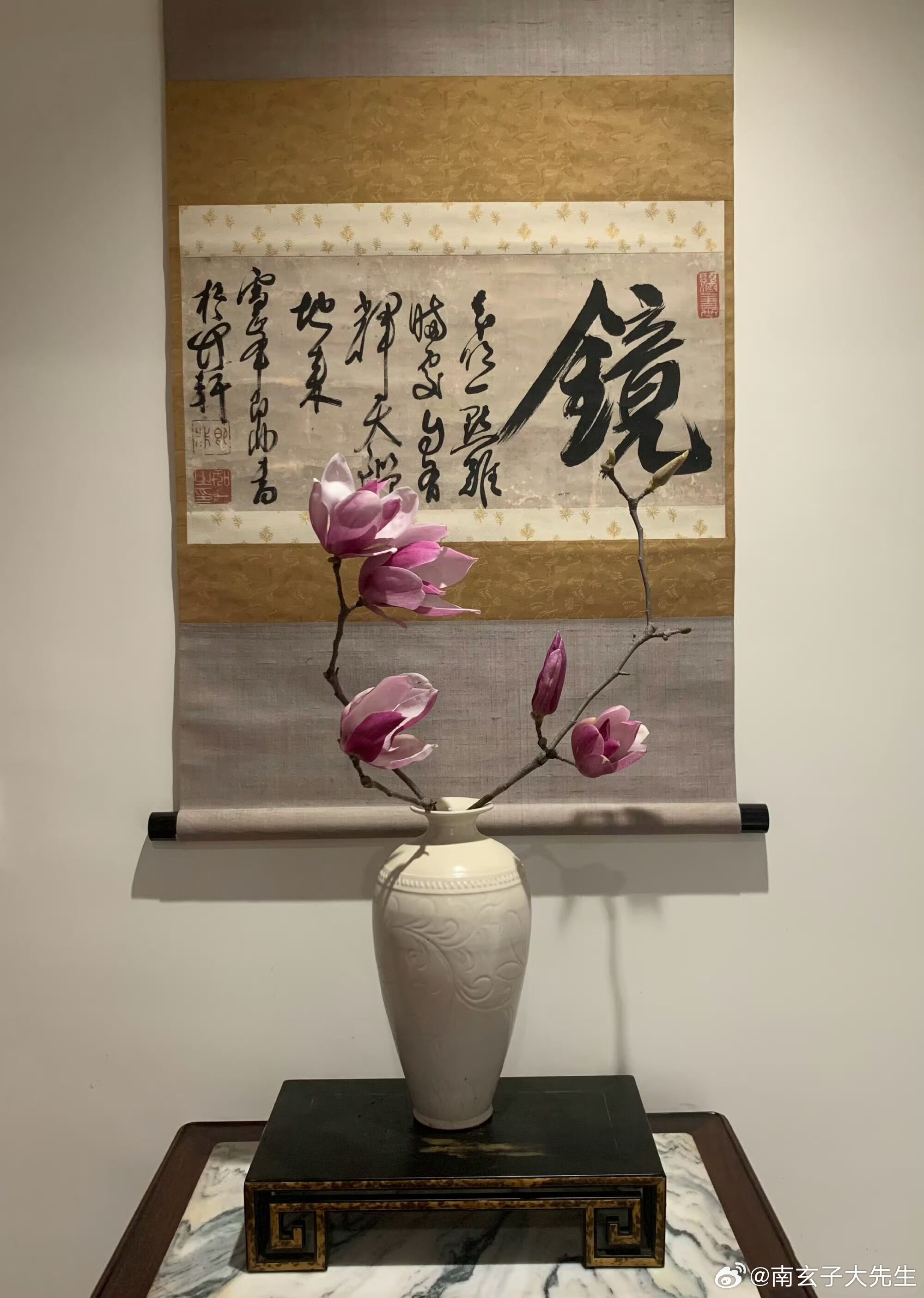 丙子日的人，容易表面热情，内心冷静狡猾，让你觉得特别好，非常实在，但实际上内心复