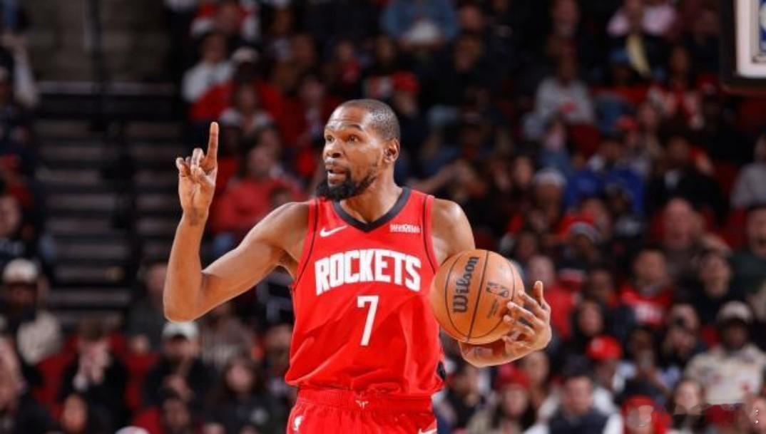 火箭反超掘金升西部第三！37岁杜兰特12助攻创纪录2月24日，火箭主场125比1