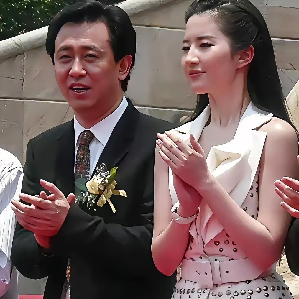 2009年7月10日这张广州恒大酒店开业庆典的照片，仿佛把时间拉回到那个辉煌时刻