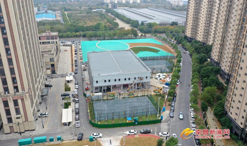 【南昌市社区嵌入式体育场馆高新区馆正在抓紧收尾施工】昨日，记者获悉，为更好满足市