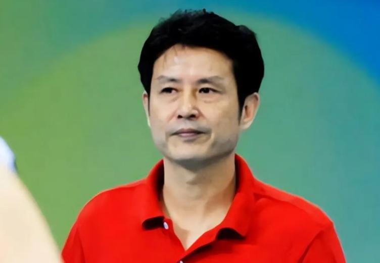 世界级教练陈忠和因北京奥运铜牌被弃用，他当众表态想连任，还带着队伍建设规划，排协