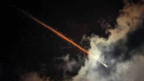 发现了没有？伊朗高超音速导弹在命中目标最后几秒，会突然加速冲刺机动。美军和以色列