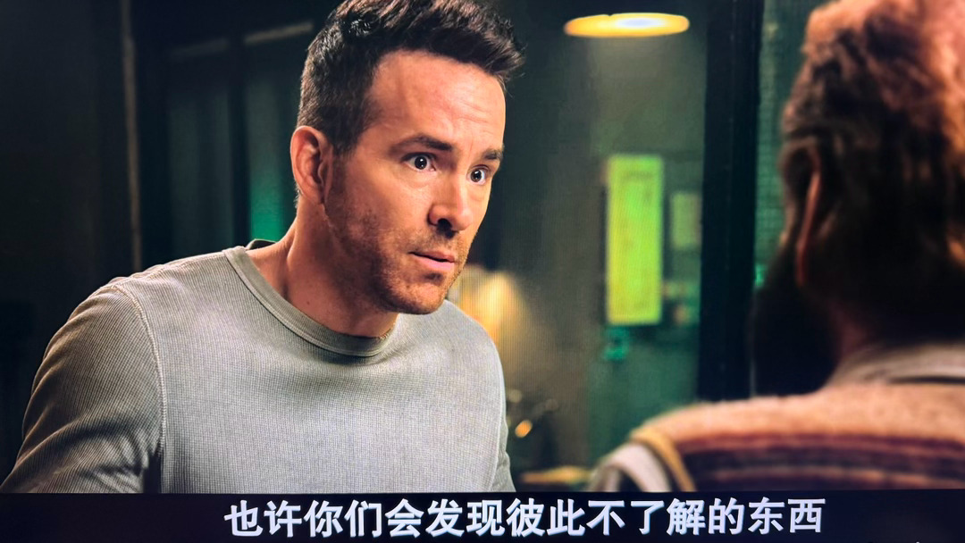 正在看电影《求救信号》，自从看完他演完小贱贱（死侍3），不管看什么电影，都觉得他