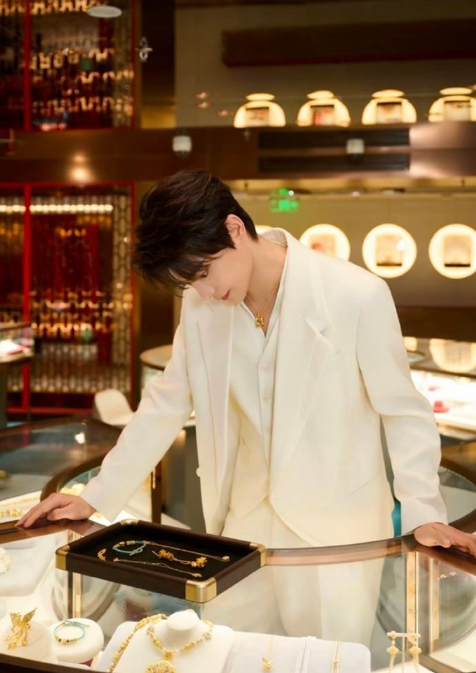 丁禹兮逆应援给粉丝花了几百万内娱宠粉天花板！丁禹兮逆应援花了几百万，黄金首饰说送