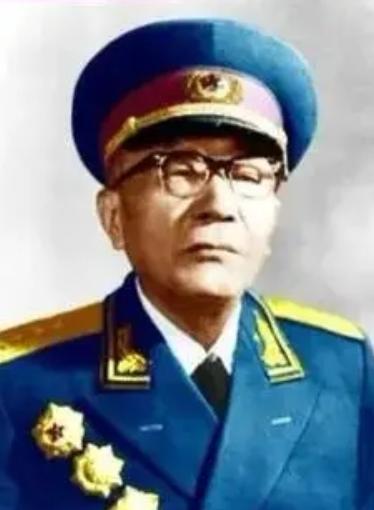 1981年，有人想要否定毛主席，胡乔木提议改称毛主席为毛泽东，黄克诚将军却觉得心