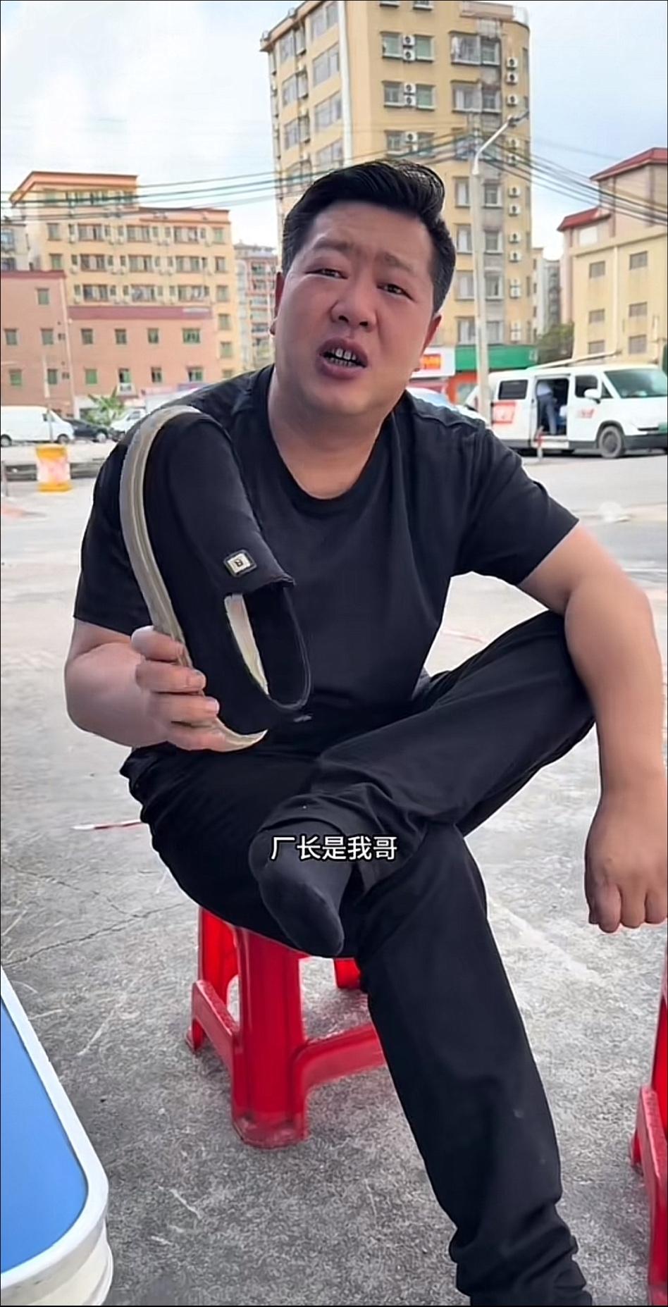 张大炮，要比上海阿牛哥仁义太多了，阿牛哥同款布鞋卖100多，而张大炮手里这款布鞋