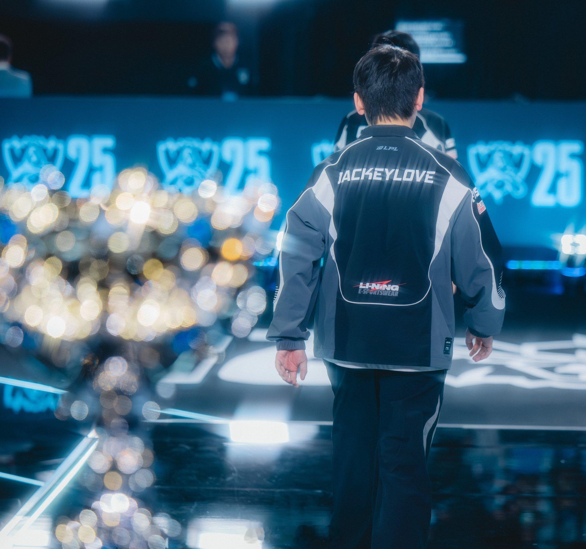 T1对战TES说点啥呢，哈哈 ​​​