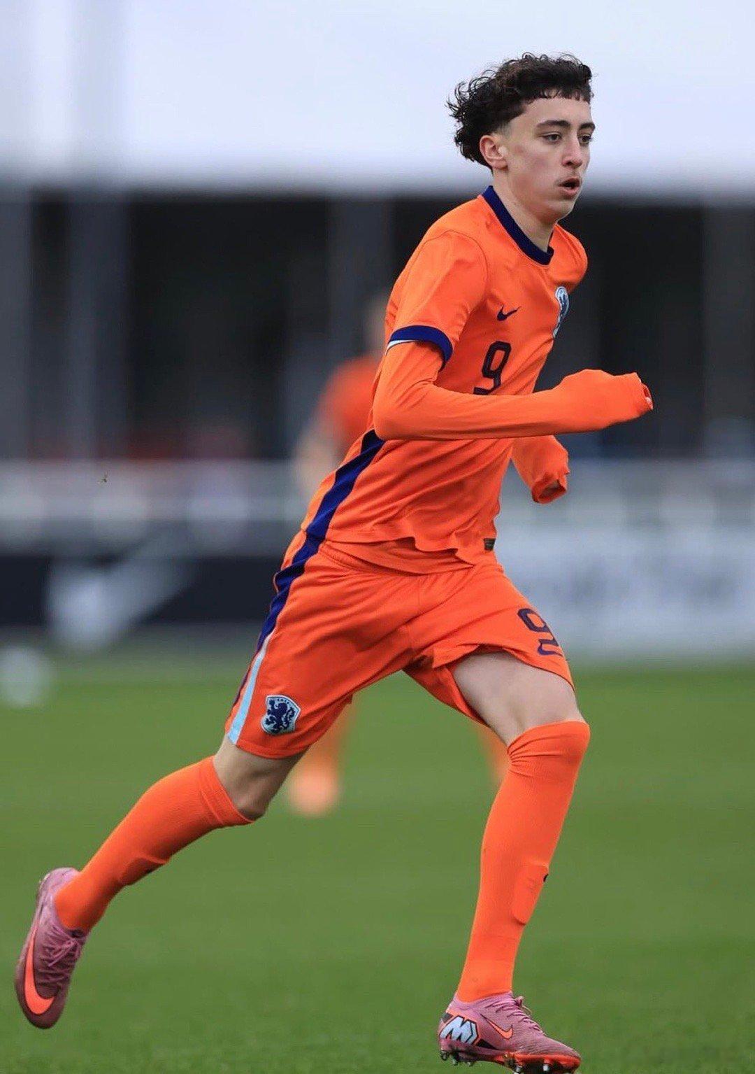 黑喂狗！罗马诺：科莫利已经秘密用大数据系统签下了阿贾克斯的16岁天才球员埃萨德·