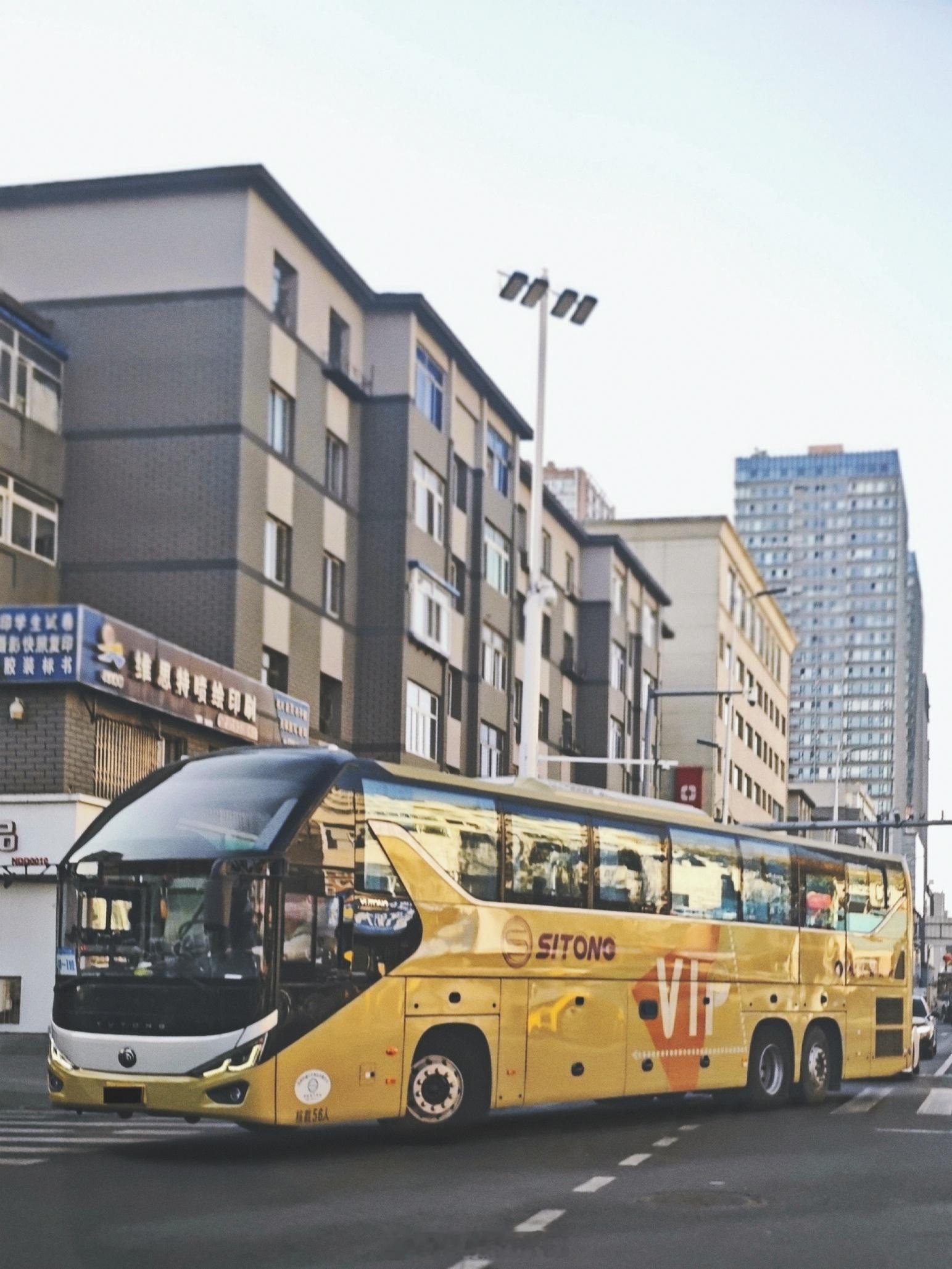 公路之王除了是宝马X5，还可以是宇通C13 。