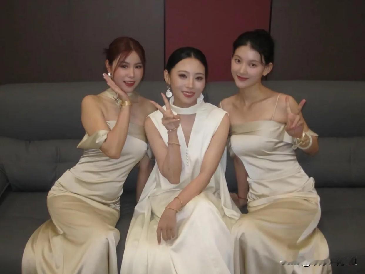 三人合影，才发现谁最漂亮！