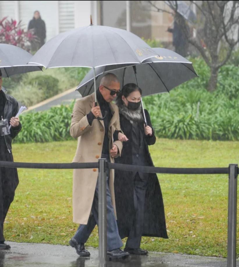 S妈否认和具俊晔争大S遗产 据台媒爆料，由于大S过世后，遗产继承的第一顺位是配偶