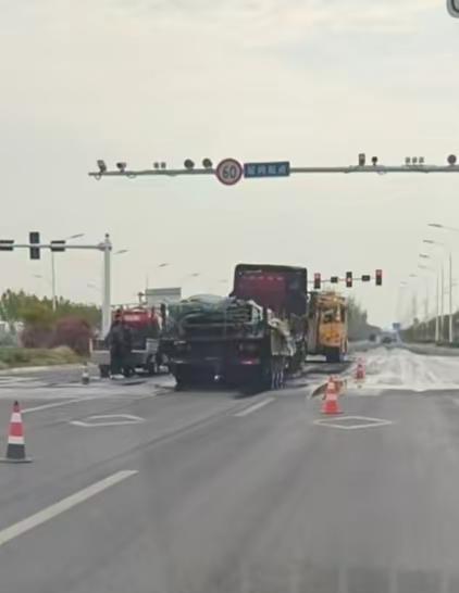 救援 救援现场 拖车 清障 专业的事情交给专业人去做