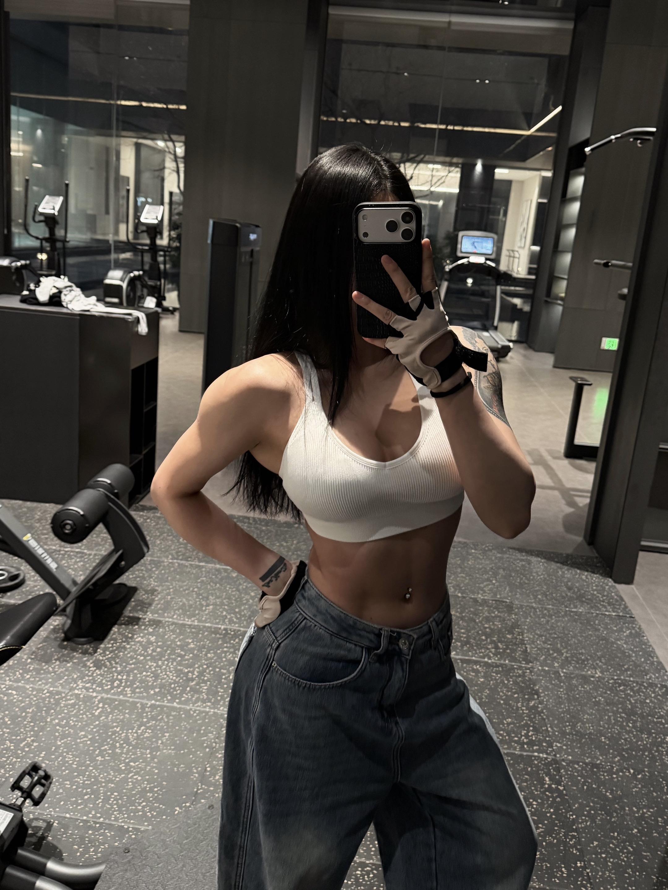 不知道 我的身材很曼妙。