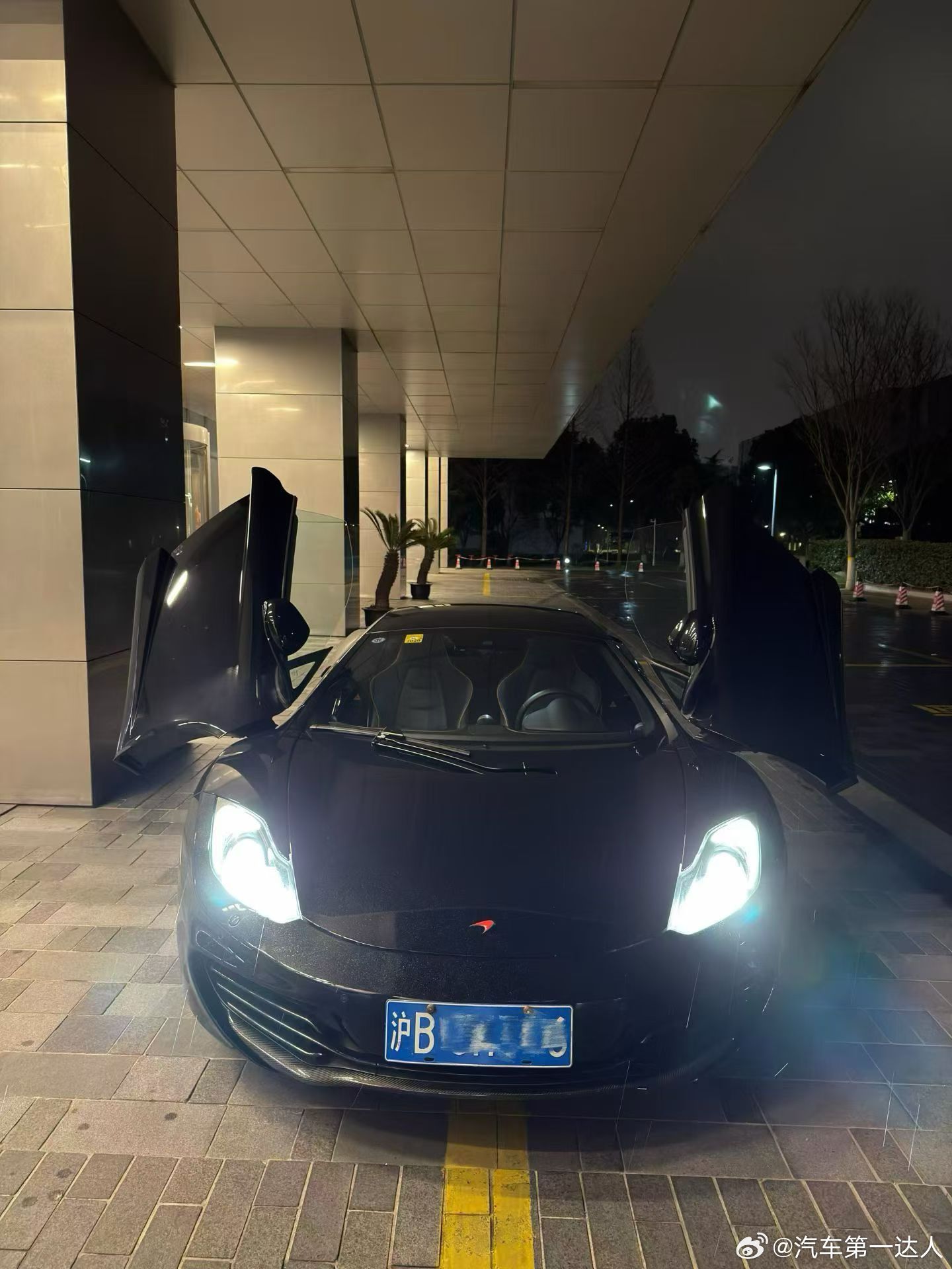 迈凯伦12C，高定版配色，内饰保养非常好 