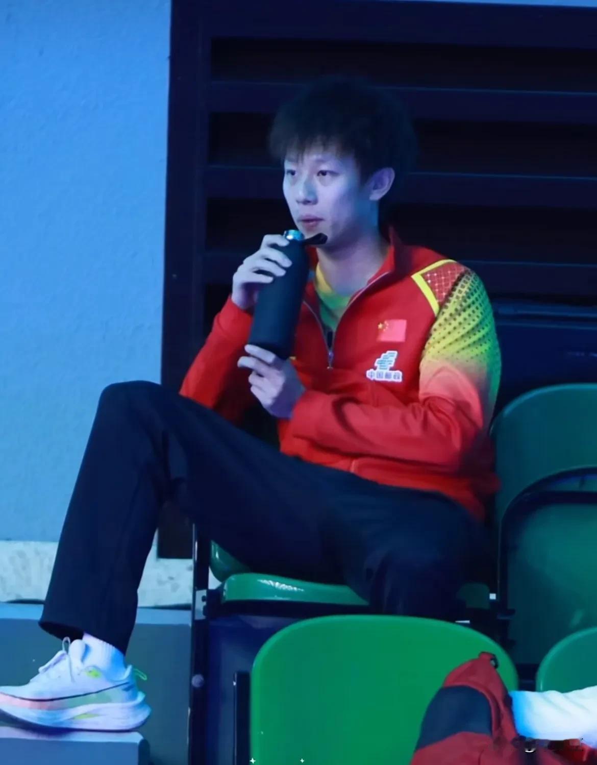 给哥一个广口的吧
吹不进去风啊
平时喝小甜水的远子也是喝上保温杯了
谨遵医嘱好好