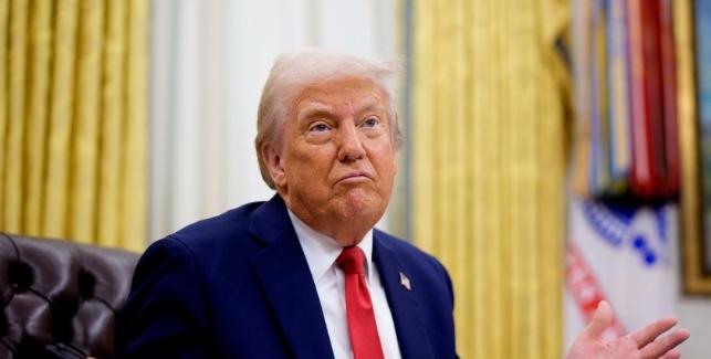 特朗普昨晚发文说：“中国对我永久开放霍尔木兹海峡感到非常高兴。我这么做，也是为了