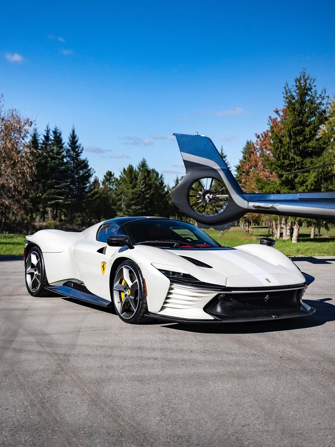 法拉利DaytonaSP3：纯粹雕塑般的强度和个性。📸: scarfoneph