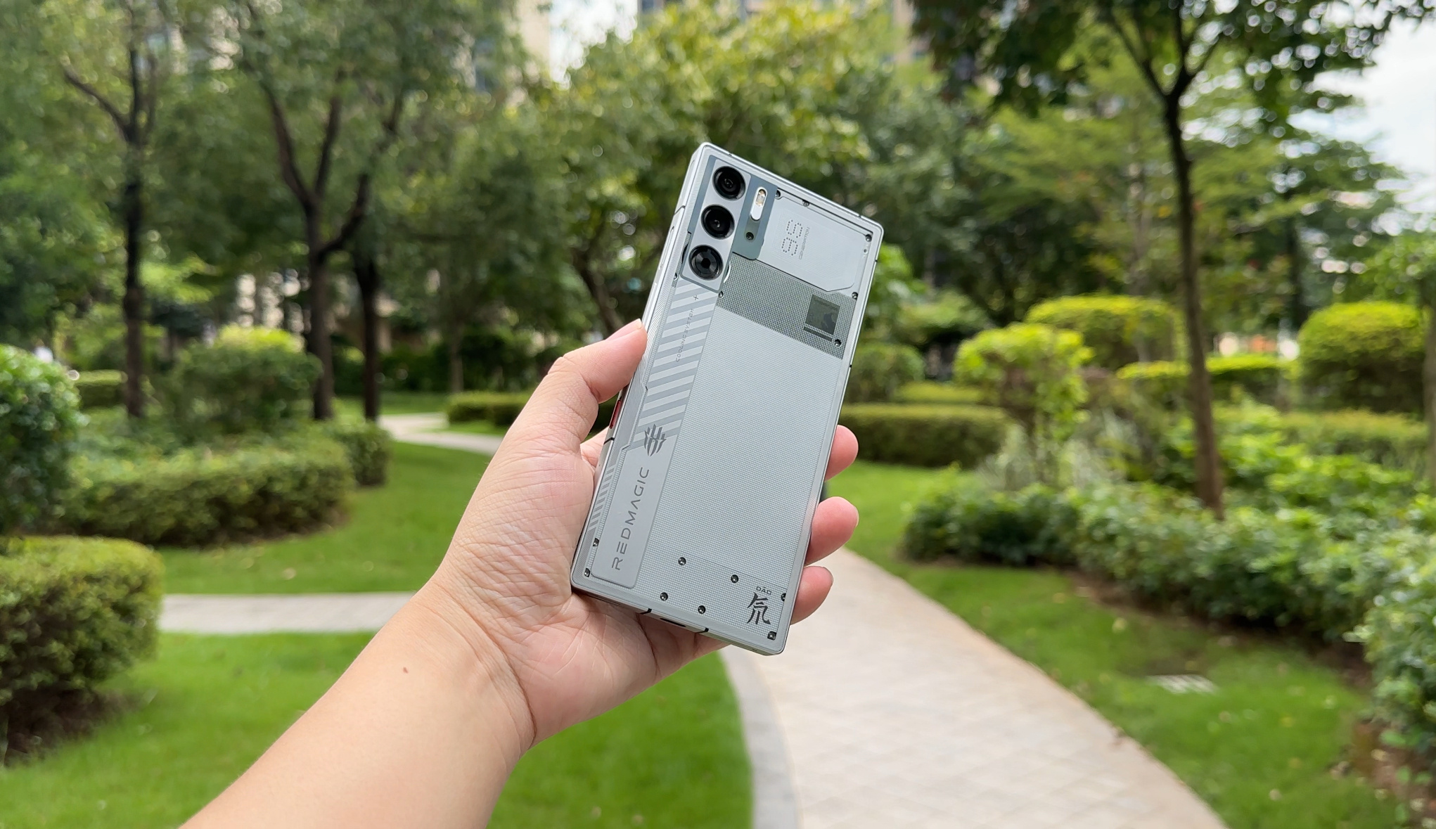 8g3领先版、6500mAh电池、纯平设计… 红魔9S Pro系列把大道至简玩的