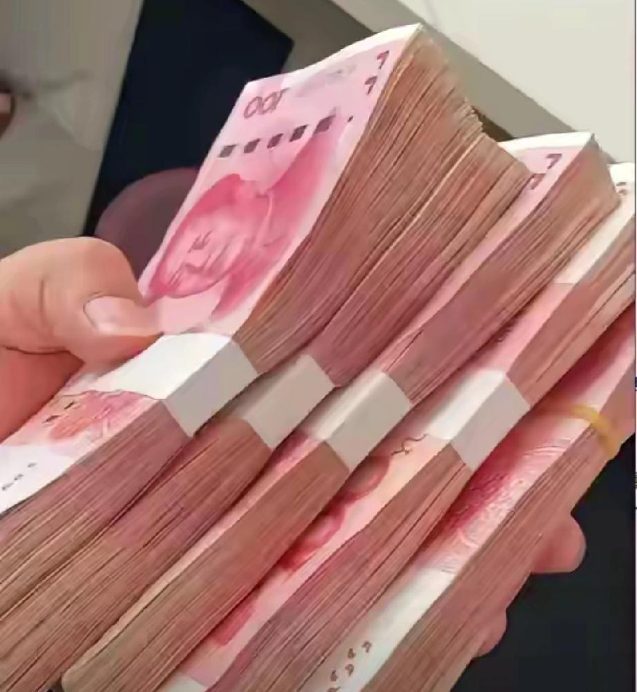 浙江一个老头，拆迁分了450万，把三子女叫回来分钱。大儿子说不要，二女儿也说不要