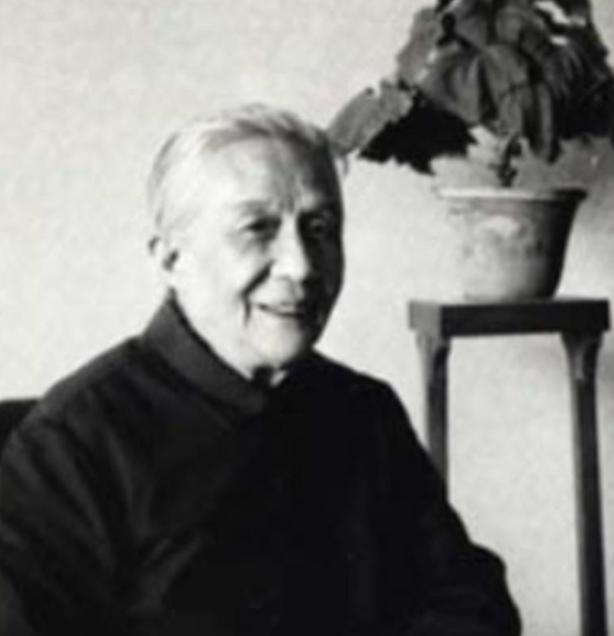 1963年，时隔14年，杜聿明终于见到了妻子曹秀清，就问她：“你是怎么逃出来的？