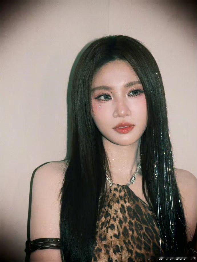 张慧雯清唱没跑调姐姐清唱真的稳！刚就是太紧张了，这波自证太圈粉了，下次舞台肯定更