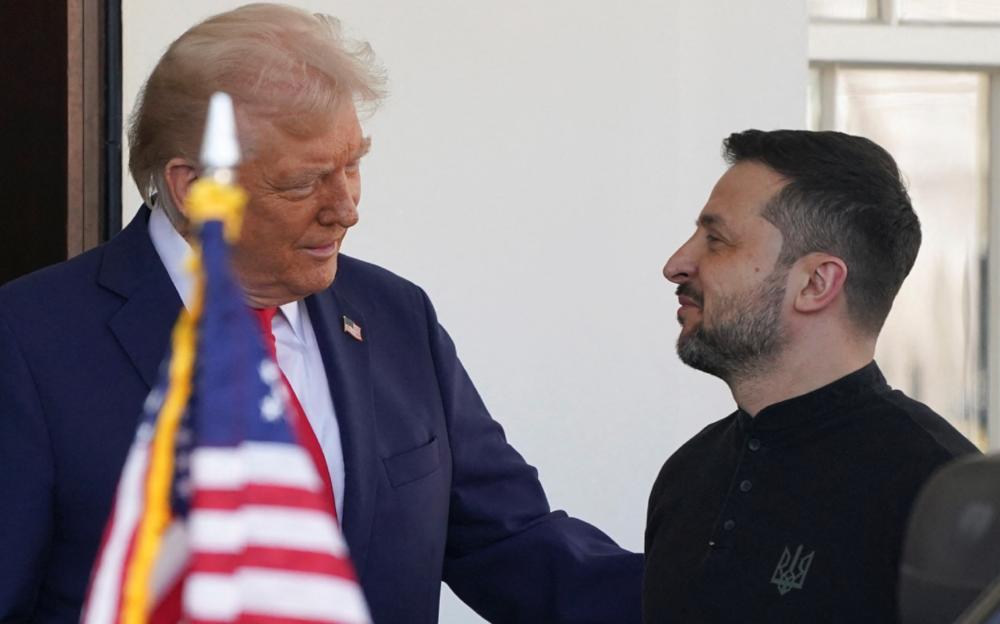 【一个月内结束俄乌冲突？特朗普的话听听就行了】

2月25日，特朗普与泽连斯基进