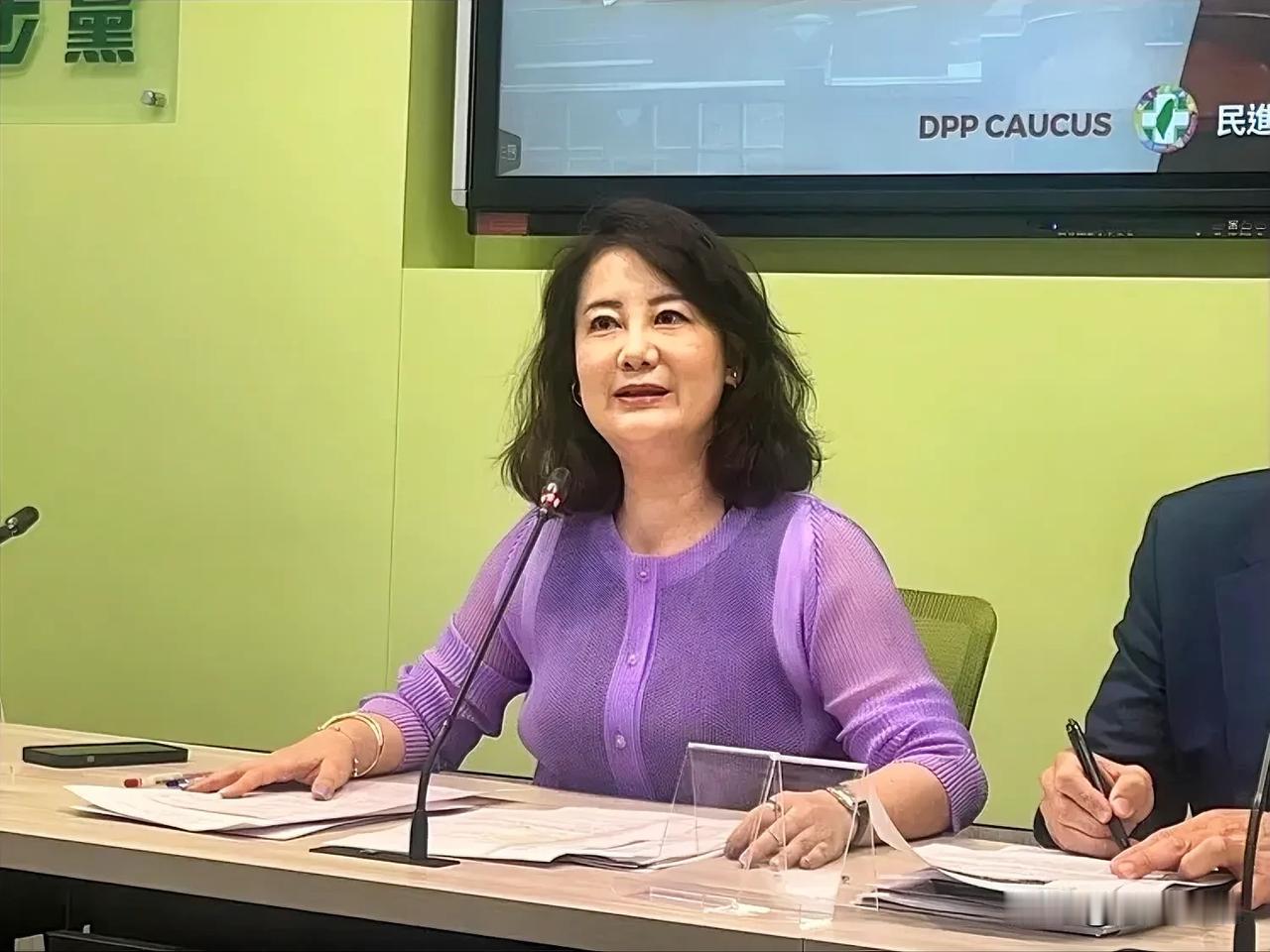 狠批蓝白招架不住！吴思瑶：把“宪法法庭”当大型直播现场

台“宪法法庭”昨天针对