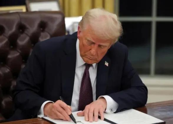 外交小动作？美国要对中国电子产品下黑手，特朗普访华前的小把戏

4月8日，美国的