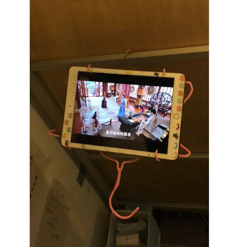 学姐的东西?不要碰?
哈哈这是我当年毕业给我学妹留下的产物，也不知道她们猜不猜得