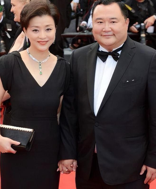 这次吴征的举动，没给妻子杨澜留一丝“体面”？
 
想说这个站位也很正常啊，我和我