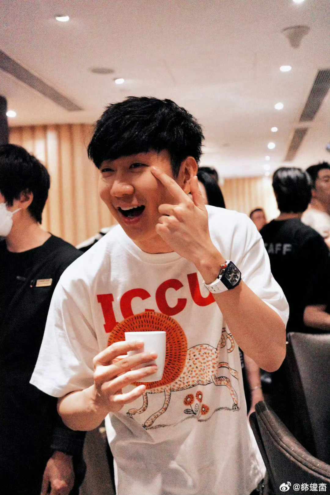 林俊杰称自己生命的沙漏加速了多注意休息 避免剧烈运动 