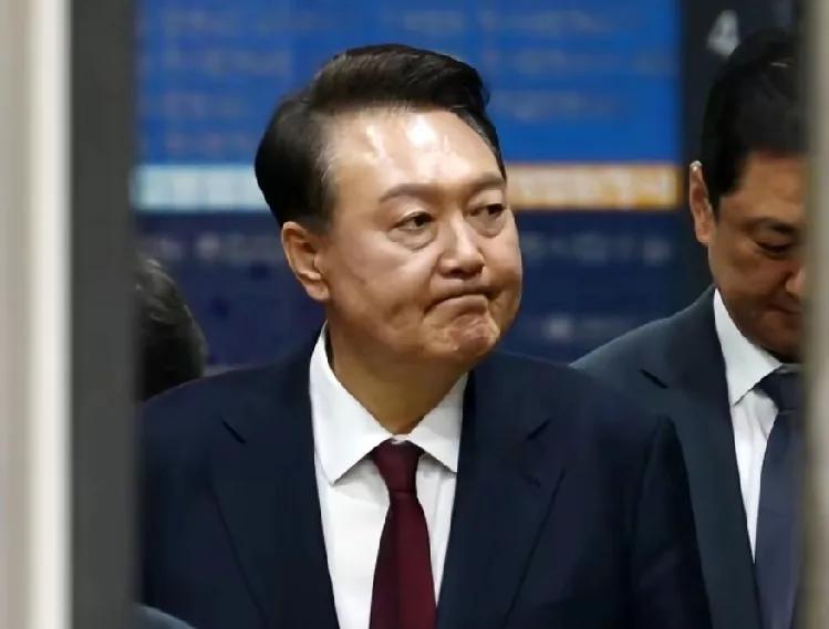 尹锡悦还有翻身机会么？内乱罪上来就判无期，如今又累积了一个妨碍逮捕罪被判7年，后