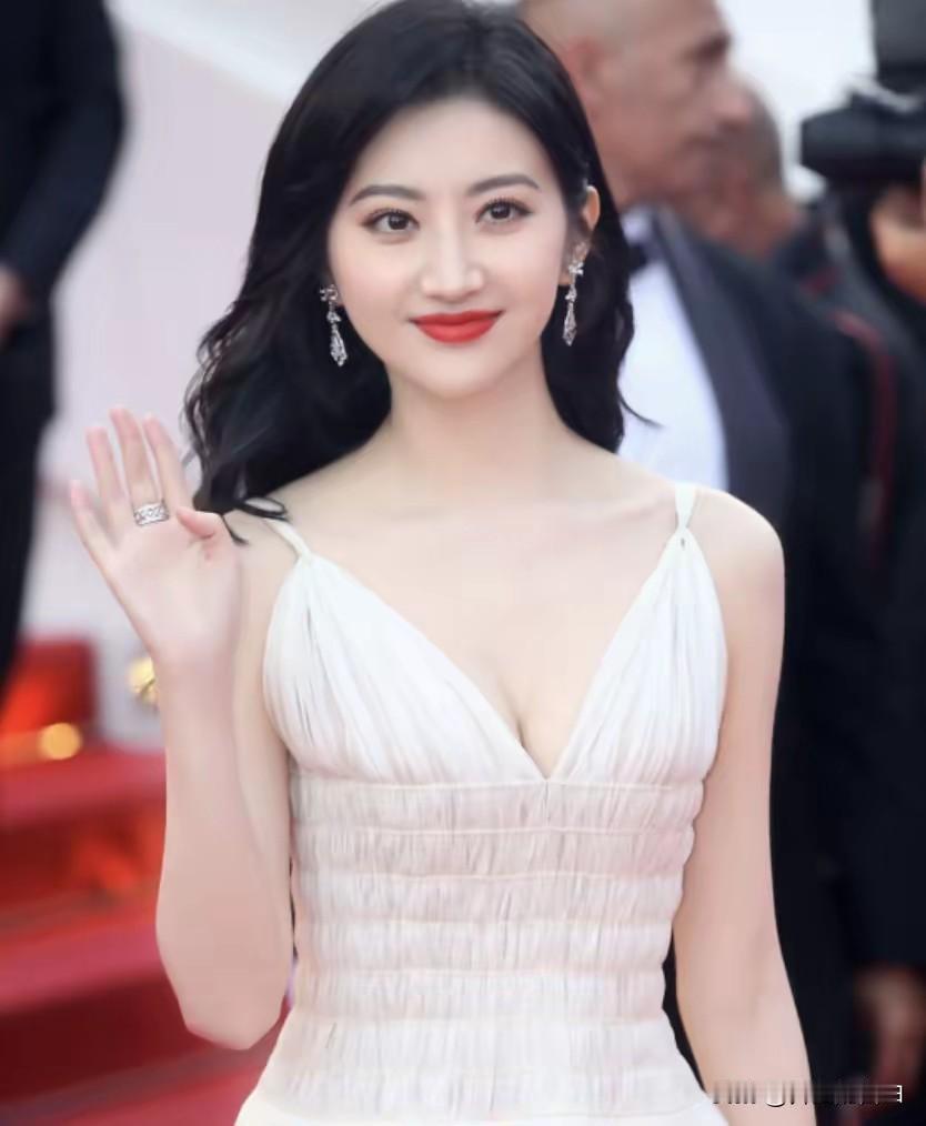 其实明眼人早就看出来了，景甜这人什么都好，就是有一点不好，那就是她这个人看人眼光