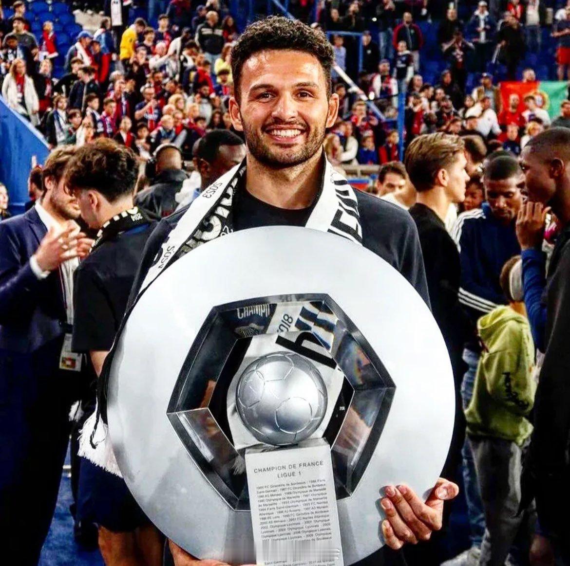 队报称马竞有意引进巴黎的葡萄牙前锋贡萨洛-拉莫斯接替莫拉塔 ​​​