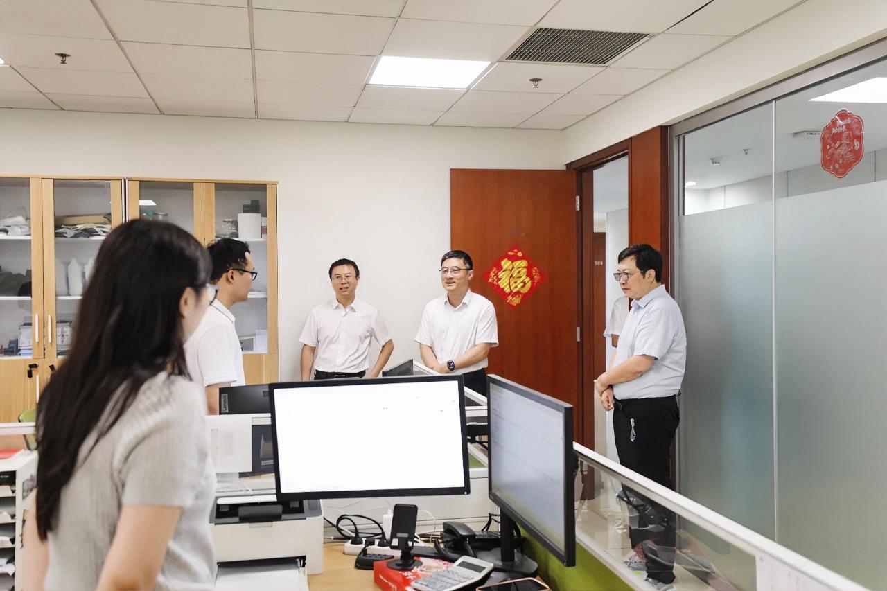 7月17日，徐矿集团公司党委书记、董事长吴宁到财务共享中心调研，了解业务运营、项