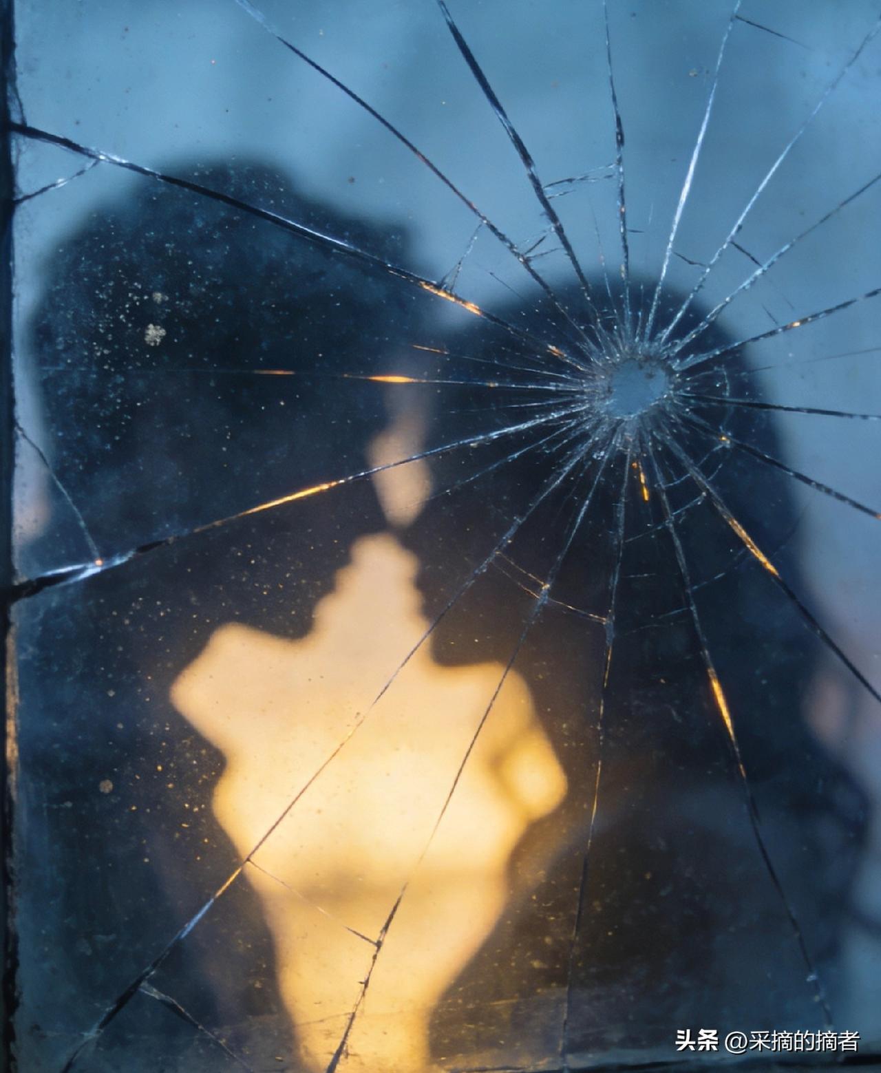 男女之间只要睡过一次，
后面就会有第二次、第三次，甚至无数次。
 
第一次是最难