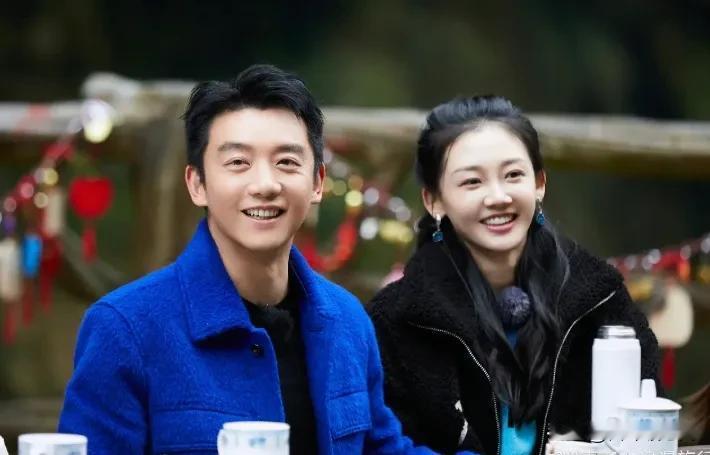 他俩真的是越来越有夫妻相了#郑凯# #苗苗# #明星幸福时刻#