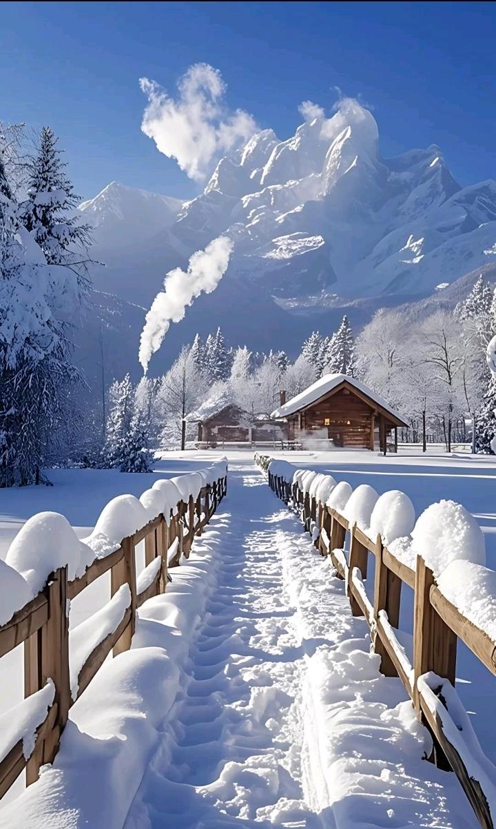 雪天雪地雪迷茫
雪花雪落雪飞扬
雪山雪景雪美色
————？

上联：雪白银装素；