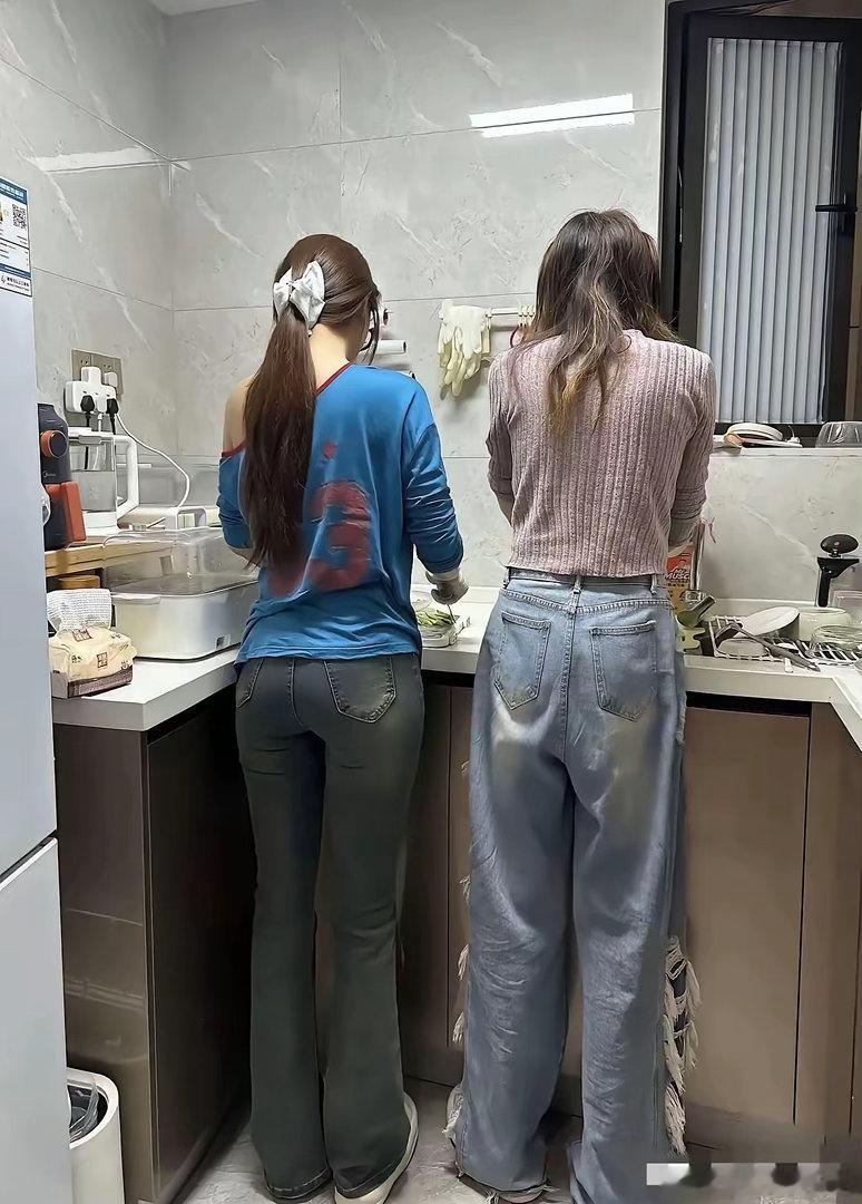 身材好的人，还是紧身牛仔裤更好看！ 