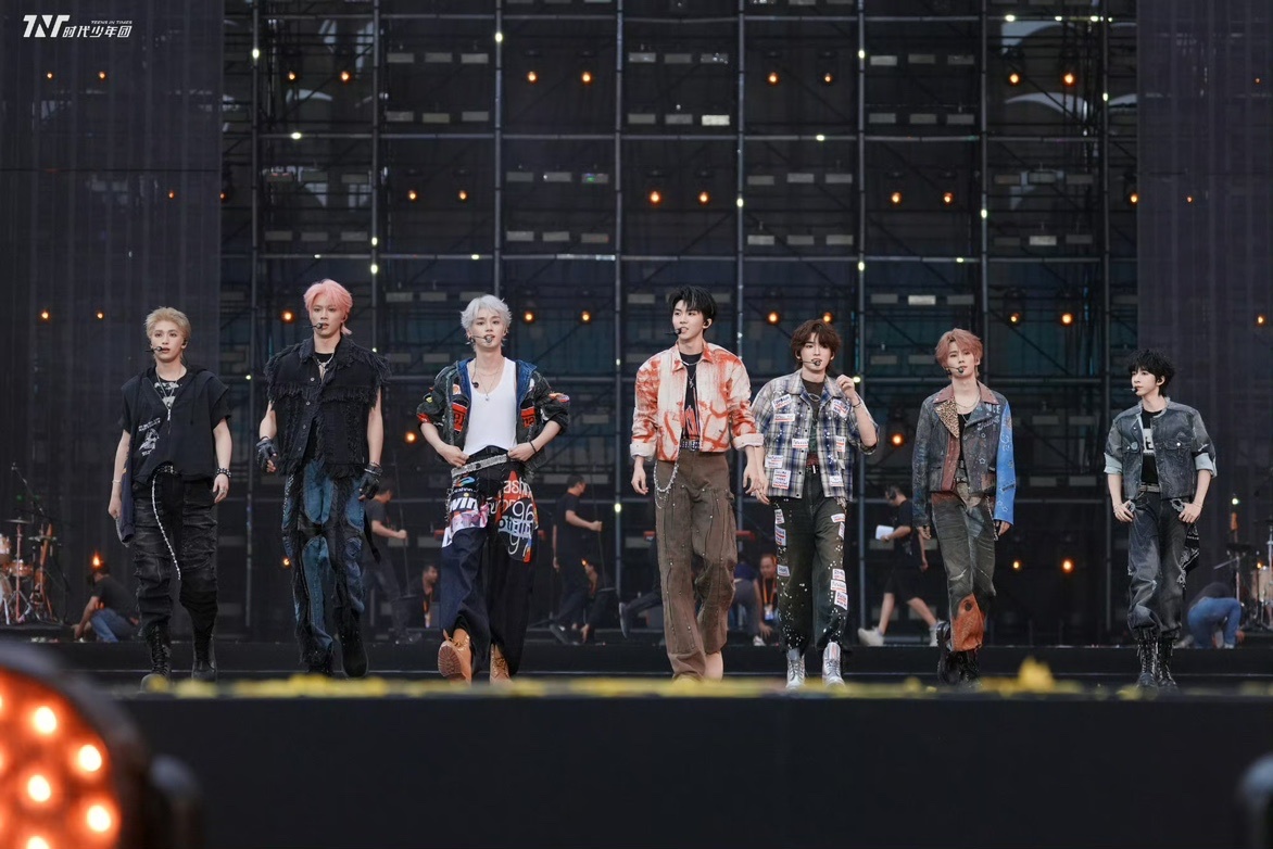 娱乐时代少年团焦点瞩目欢呼喝彩 期待时代少年团 