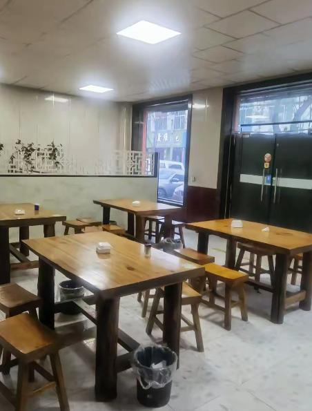一份致爱！山东济南，一名大二女生在面馆打了整整53天暑期工。结账那天，老板娘工资