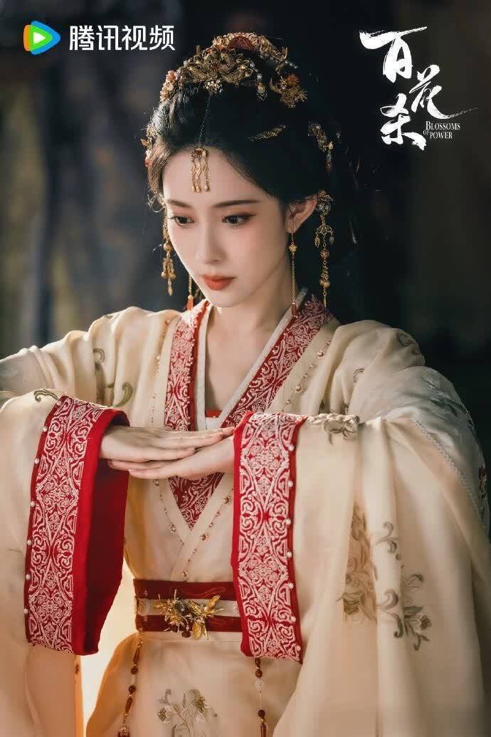 百花杀越追越上头！这才是真正的权谋大剧格局。剧情不拖沓、反转密集，从家族冤案到深