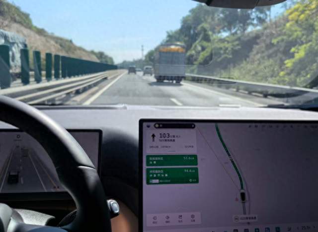 高速长途实测：辅助驾驶好用，但绝对不能当成自动驾驶