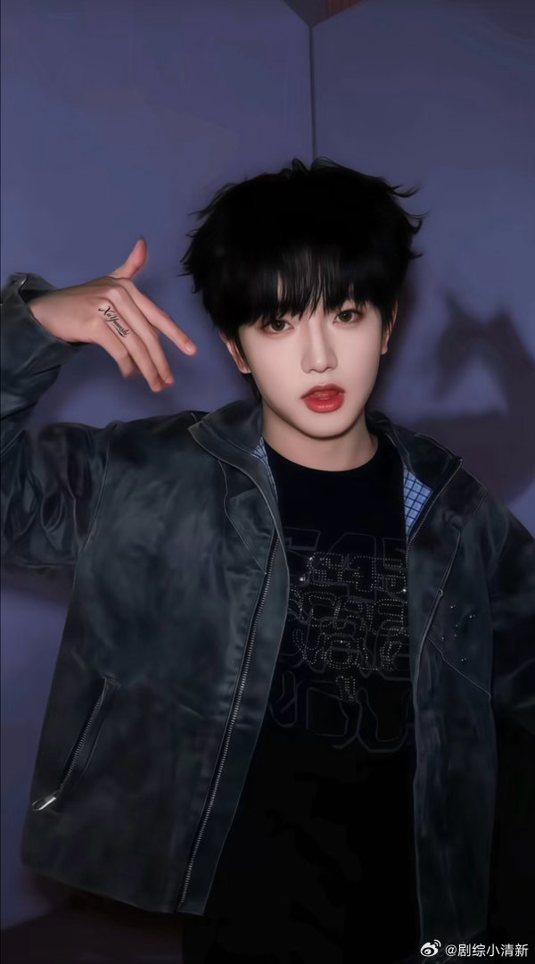 穆祉丞想卸妆录综艺周五晚高疯 高叶一句话说出了我的心声：穆祉丞化和不化有啥区别。